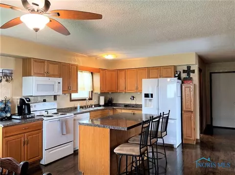 1435 E Bowling Green Rd, Bradner, OH 43406 photo 7