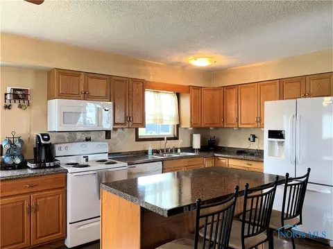 1435 E Bowling Green Rd, Bradner, OH 43406 photo 6