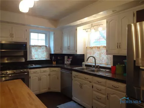 229 E Oak St, Wauseon, OH 43567 photo 12