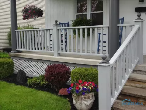229 E Oak St, Wauseon, OH 43567 photo 2