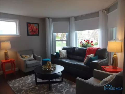229 E Oak St, Wauseon, OH 43567 photo 3