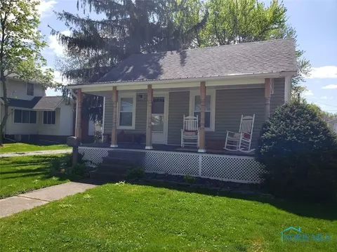 230 E Chestnut St, Wauseon, OH 43567 photo 3