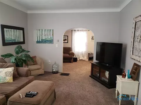 230 E Chestnut St, Wauseon, OH 43567 photo 5