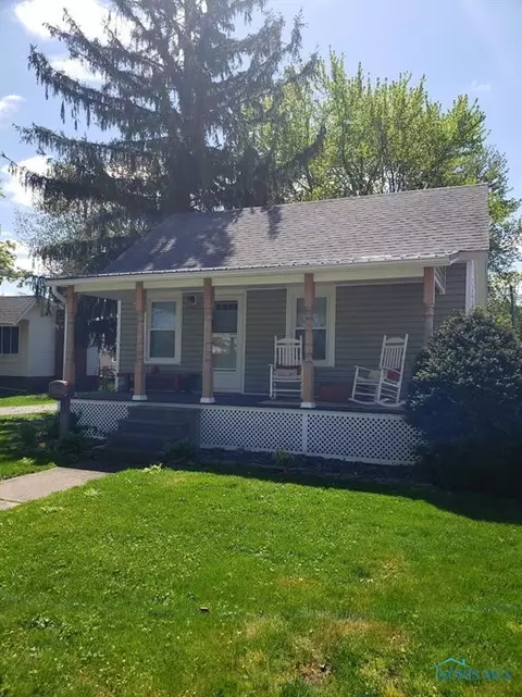 230 E Chestnut St, Wauseon, OH 43567 photo 2