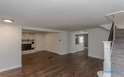 219 E Dudley St, Maumee, OH 43537 photo 8