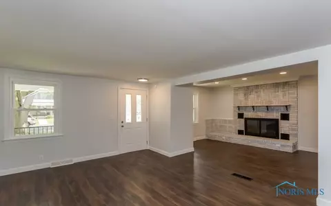 219 E Dudley St, Maumee, OH 43537 photo 7