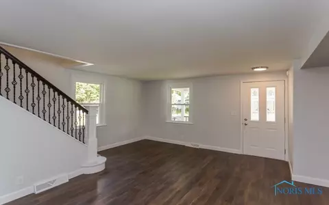 219 E Dudley St, Maumee, OH 43537 photo 6