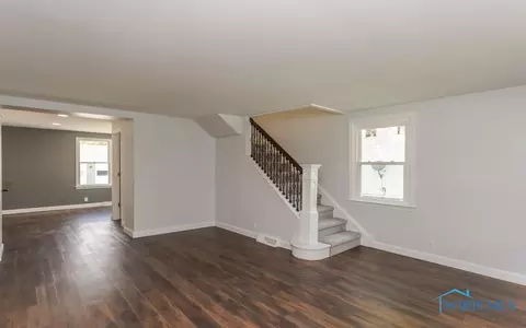 219 E Dudley St, Maumee, OH 43537 photo 5