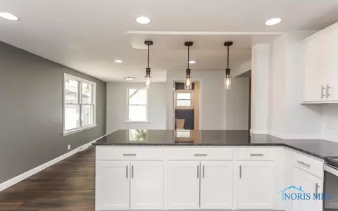 219 E Dudley St, Maumee, OH 43537 photo 18