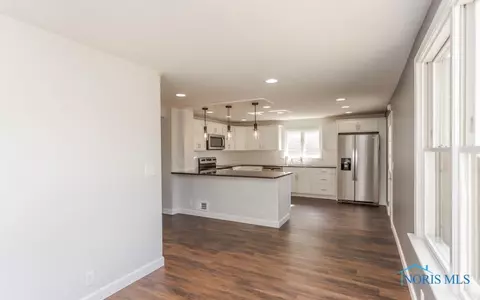 219 E Dudley St, Maumee, OH 43537 photo 24