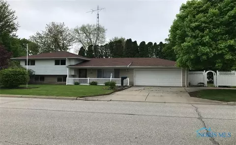 703 Walnut St, Archbold, OH 43502 photo 2