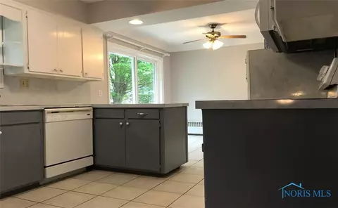703 Walnut St, Archbold, OH 43502 photo 12