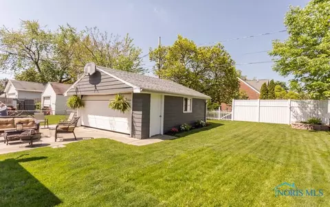 556 Robindale Ave, Oregon, OH 43616 photo 34