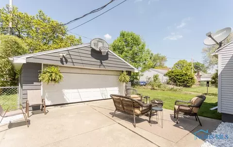 556 Robindale Ave, Oregon, OH 43616 photo 35