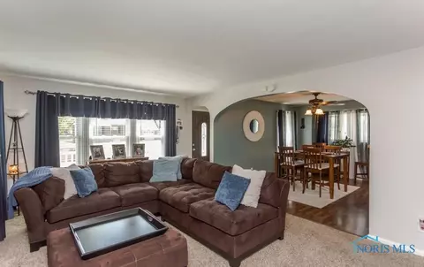 556 Robindale Ave, Oregon, OH 43616 photo 6
