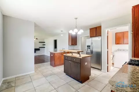 3638 Willow Run Dr, Toledo, OH 43607 photo 3