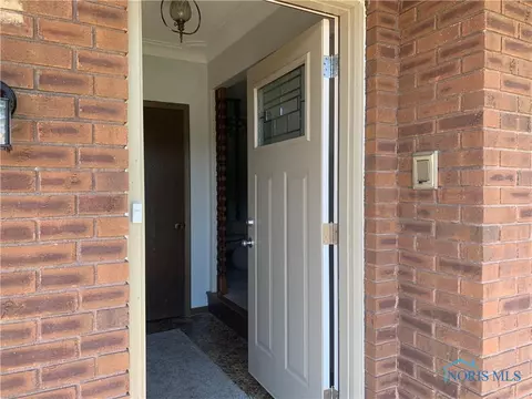 2020 Circle Dr, Toledo, OH 43607 photo 2