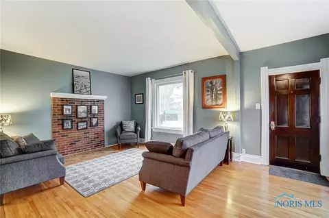 124 E Harrison St, Maumee, OH 43537 photo 6