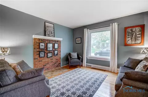 124 E Harrison St, Maumee, OH 43537 photo 8