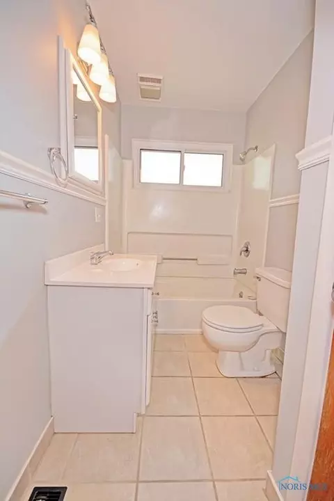 6787 Walbridge Rd, Walbridge, OH 43465 photo 9