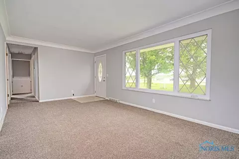 6787 Walbridge Rd, Walbridge, OH 43465 photo 4