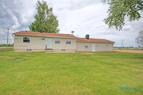 6787 Walbridge Rd, Walbridge, OH 43465 photo 2