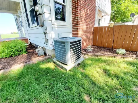 110 Elm St, Bryan, OH 43506 photo 4