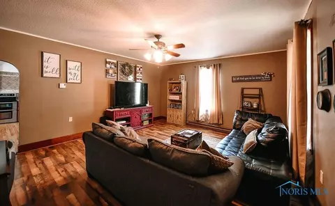 287 E Main St, Mccomb, OH 45858 photo 3