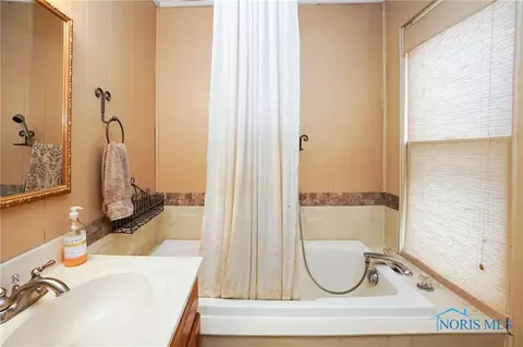 121 E Pine Ave, Findlay, OH 45840 photo 22