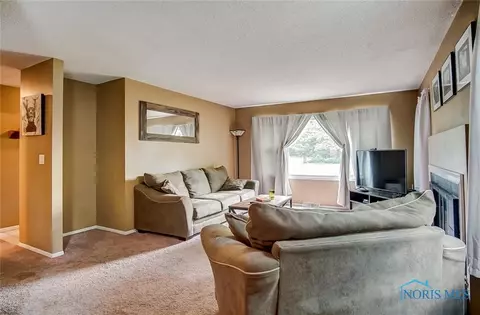 2324 Springmill Rd, Findlay, OH 45840 photo 2