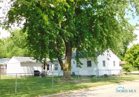 210 S Cedar St, West Unity, OH 43570 photo 4
