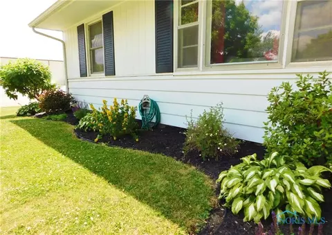 210 S Cedar St, West Unity, OH 43570 photo 2