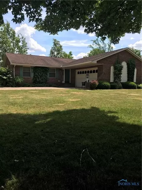 402 Sycamore St, Deshler, OH 43516 photo 1