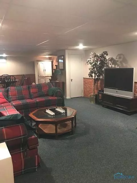 402 Sycamore St, Deshler, OH 43516 photo 4