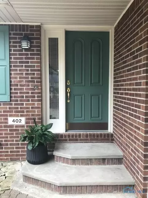 402 Sycamore St, Deshler, OH 43516 photo 2