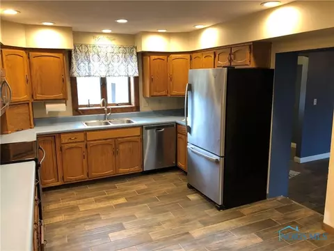 406 E Church St, West Unity, OH 43570 photo 5