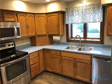 406 E Church St, West Unity, OH 43570 photo 7