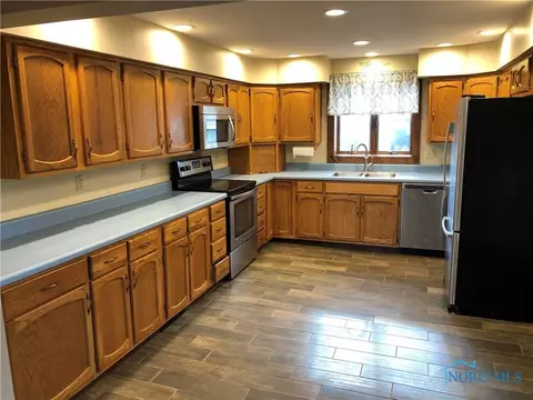 406 E Church St, West Unity, OH 43570 photo 4