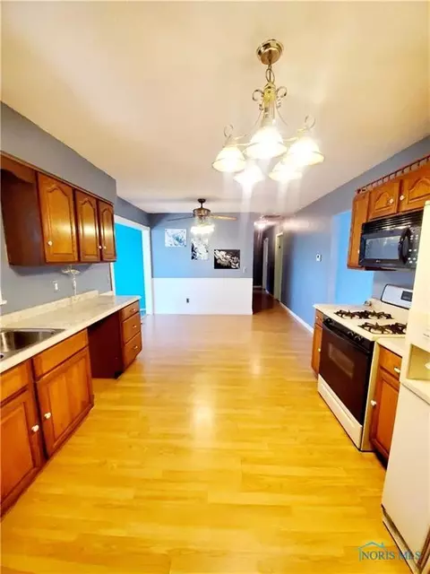 106 Elm St, Wayne, OH 43466 photo 4