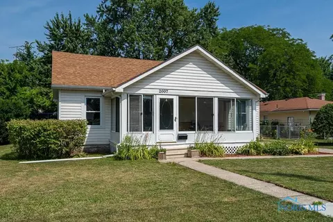 2007 Glenview Dr, Maumee, OH 43537 photo 1