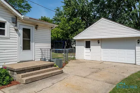 2007 Glenview Dr, Maumee, OH 43537 photo 4