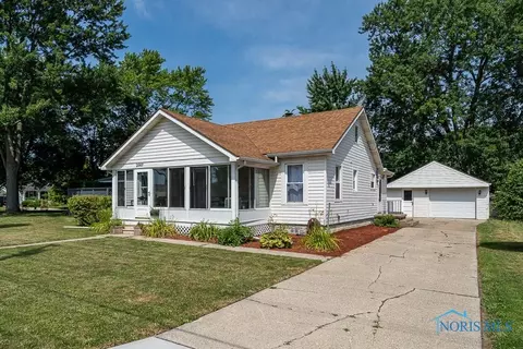 2007 Glenview Dr, Maumee, OH 43537 photo 3