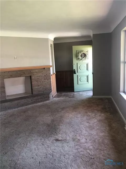 3512 Fleitz Dr, Oregon, OH 43616 photo 2