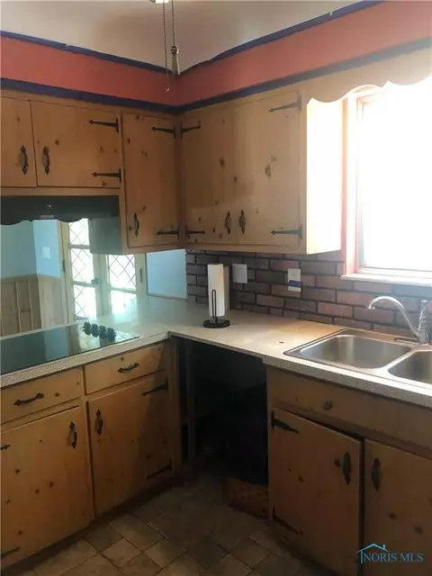 3512 Fleitz Dr, Oregon, OH 43616 photo 6