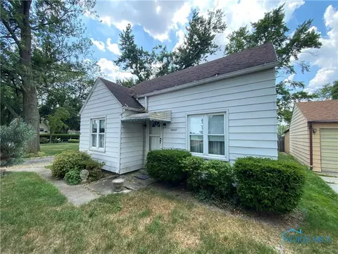 29527 E Broadway St, Walbridge, OH 43465 photo 1