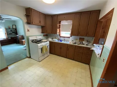 29527 E Broadway St, Walbridge, OH 43465 photo 9