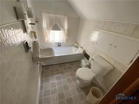 29527 E Broadway St, Walbridge, OH 43465 photo 12