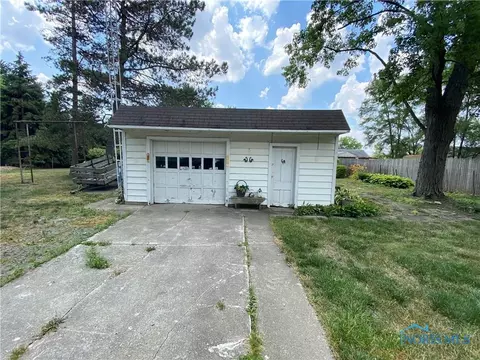 29527 E Broadway St, Walbridge, OH 43465 photo 3