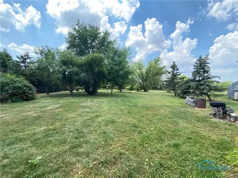 29527 E Broadway St, Walbridge, OH 43465 photo 4