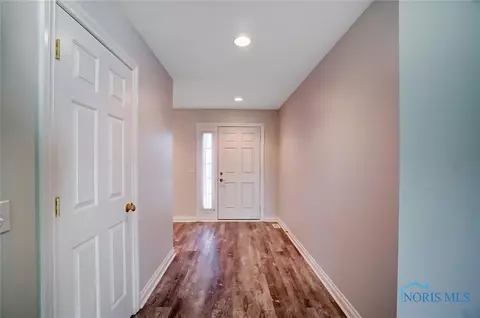6844 Reflections Dr, Maumee, OH 43537 photo 3